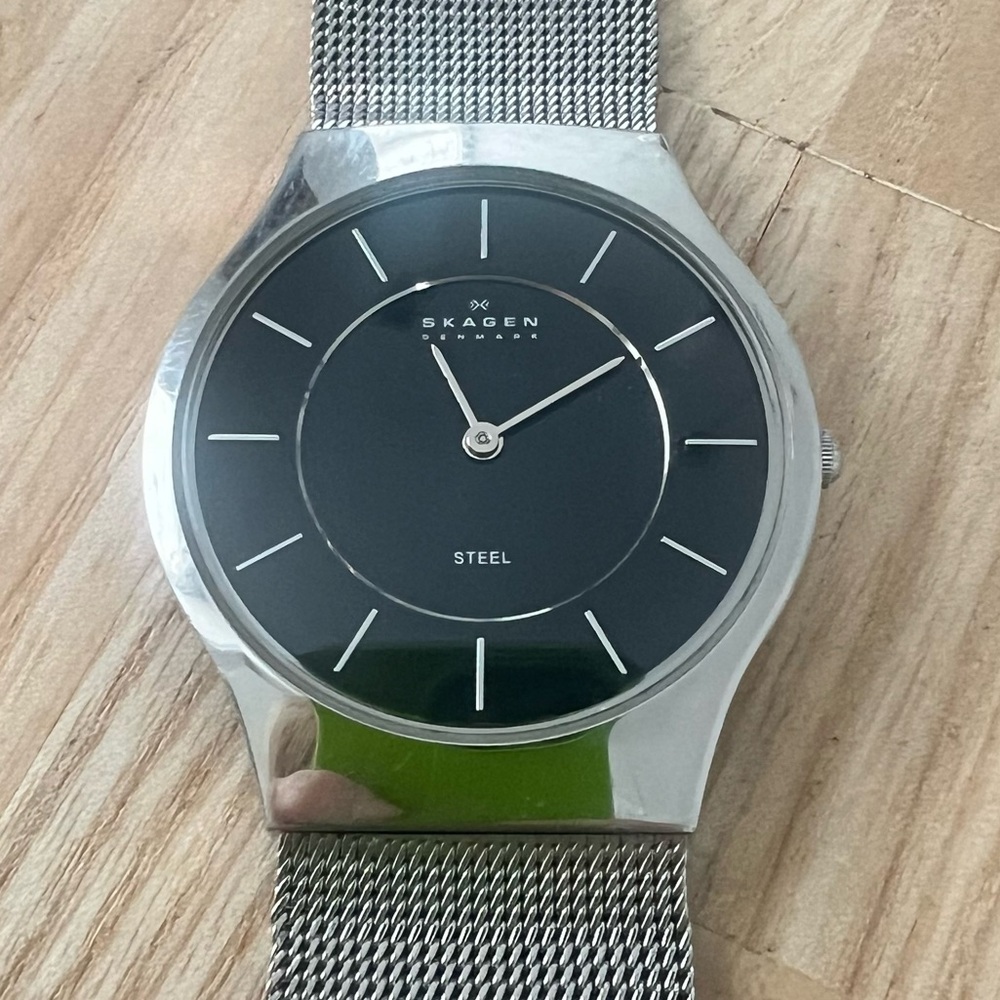 Skagen men’s black dial stainless steel dress watch NEW BATTERY